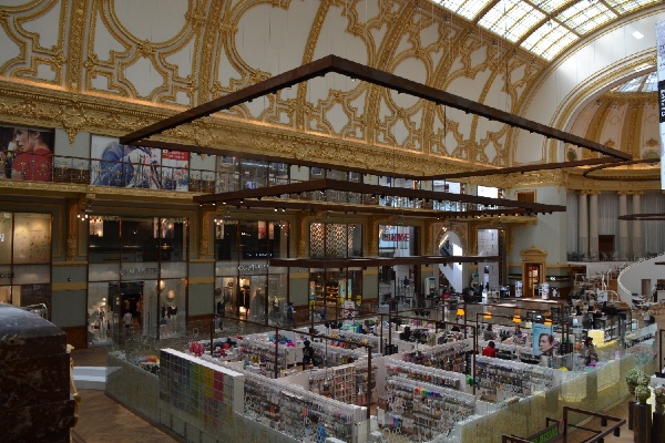 Interior do Stadsfeestzaal, no Meir, que foi transformado em shopping